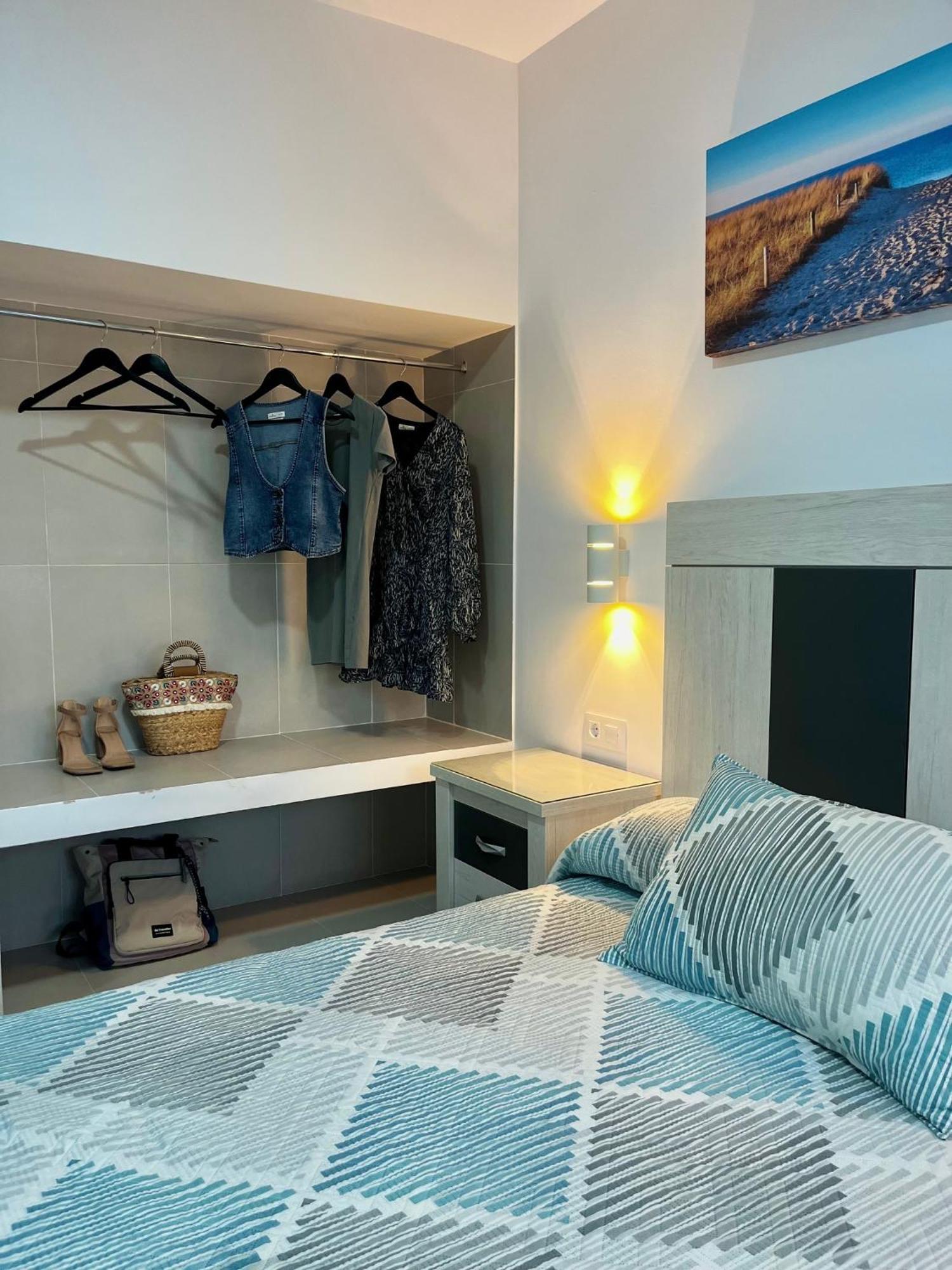 Hostal Los Mellizos โกนิล เด ลาฟรอนเตรา ภายนอก รูปภาพ