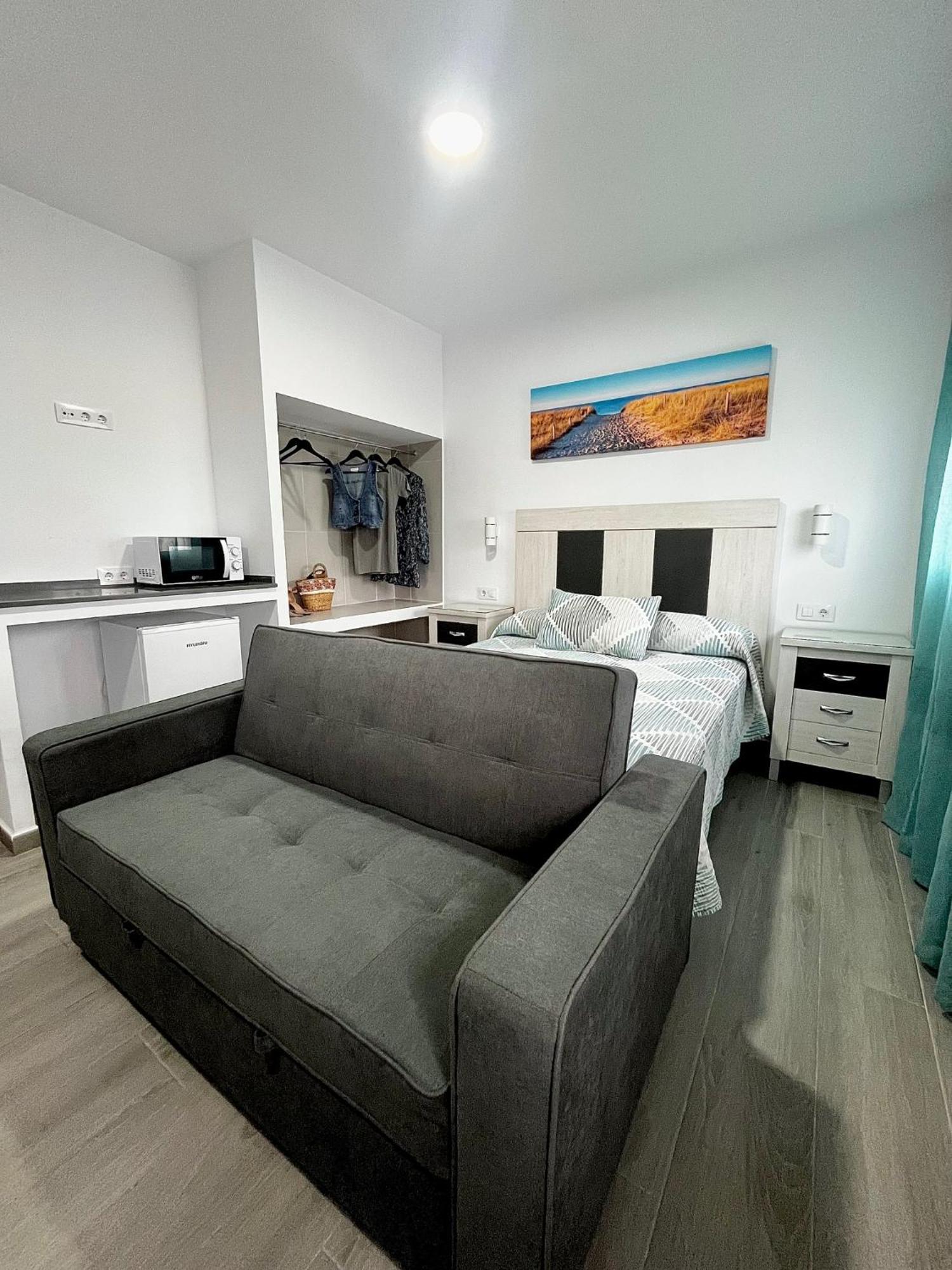 Hostal Los Mellizos โกนิล เด ลาฟรอนเตรา ภายนอก รูปภาพ