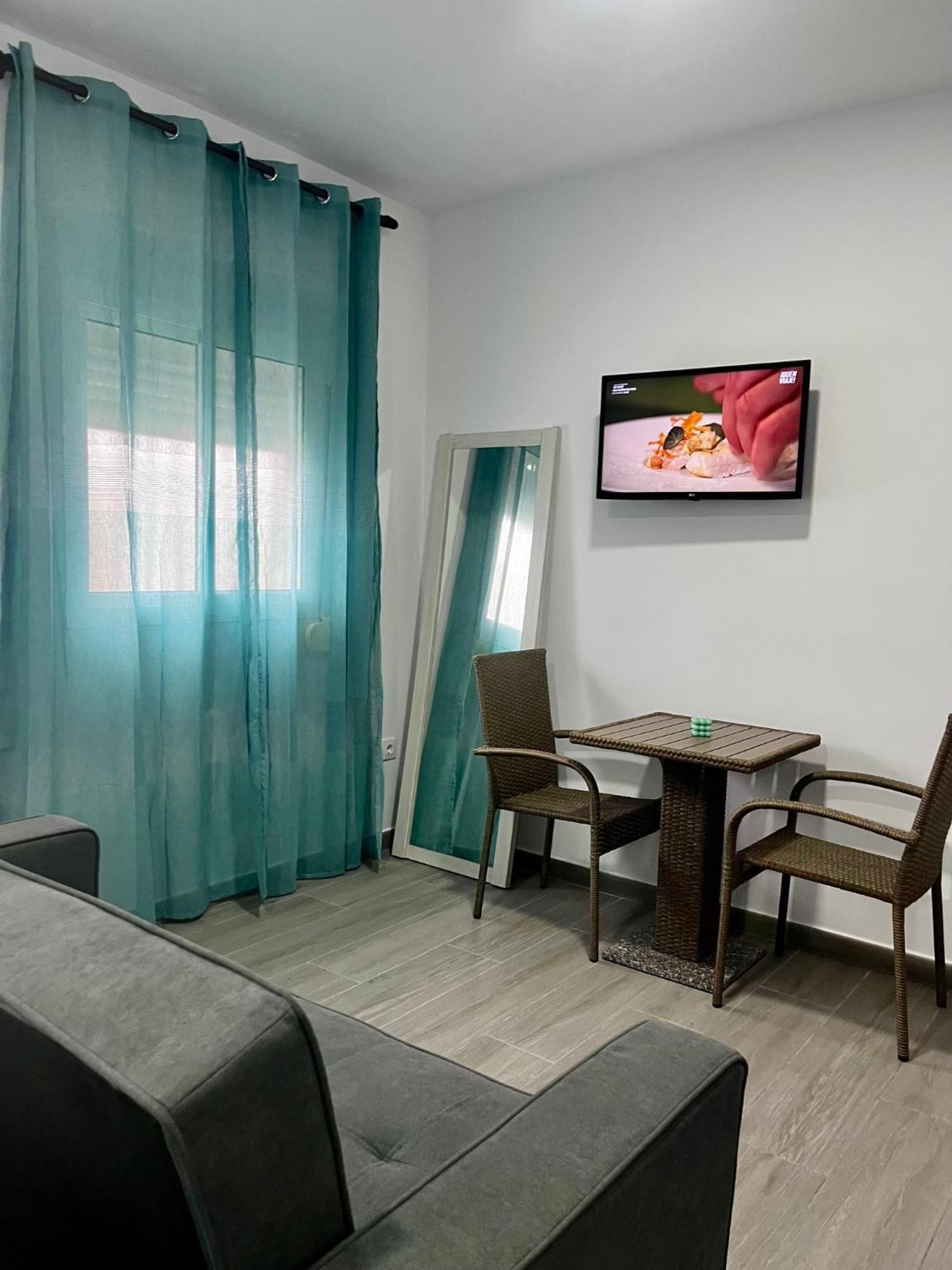 Hostal Los Mellizos โกนิล เด ลาฟรอนเตรา ภายนอก รูปภาพ