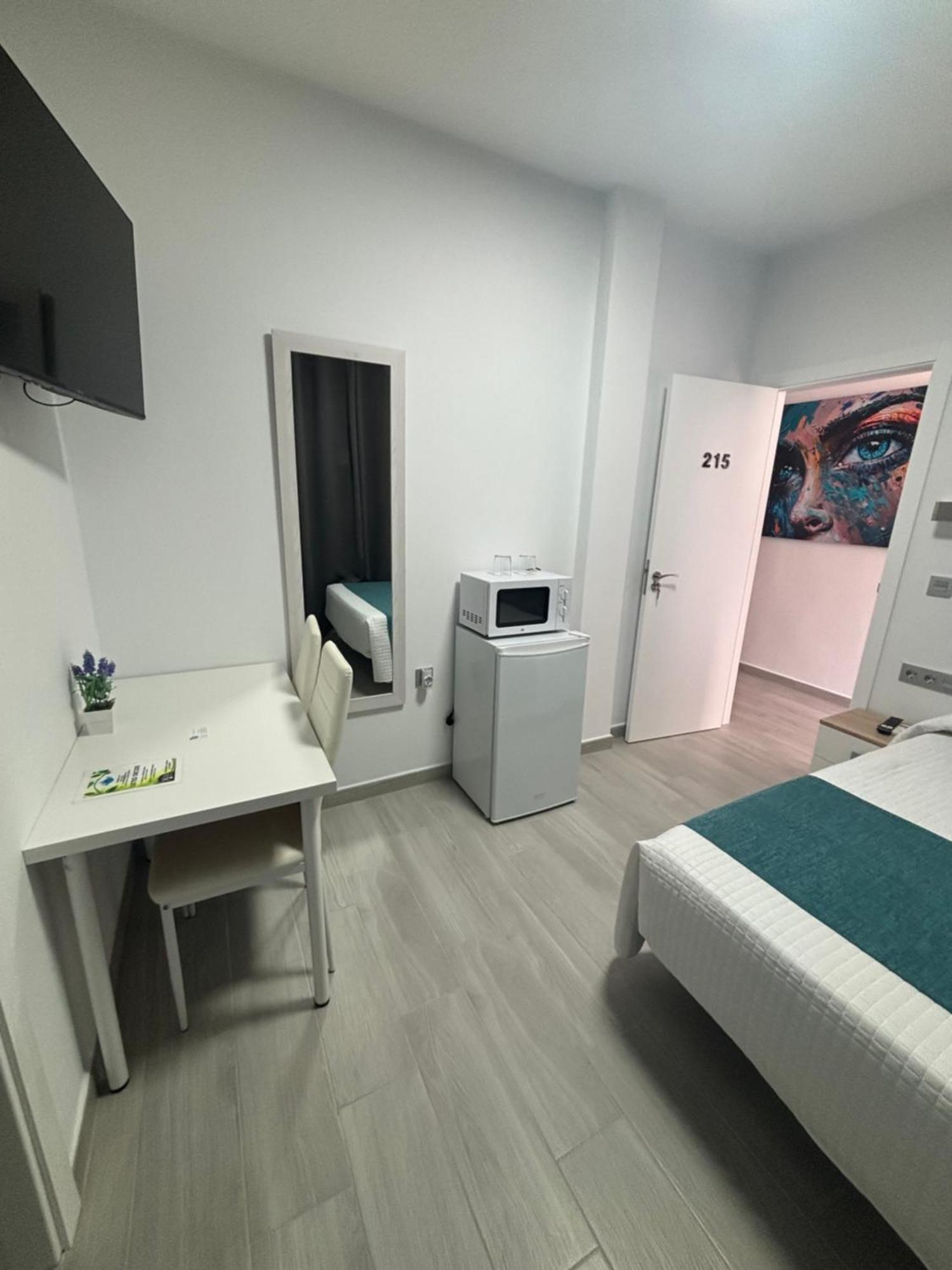 Hostal Los Mellizos โกนิล เด ลาฟรอนเตรา ภายนอก รูปภาพ