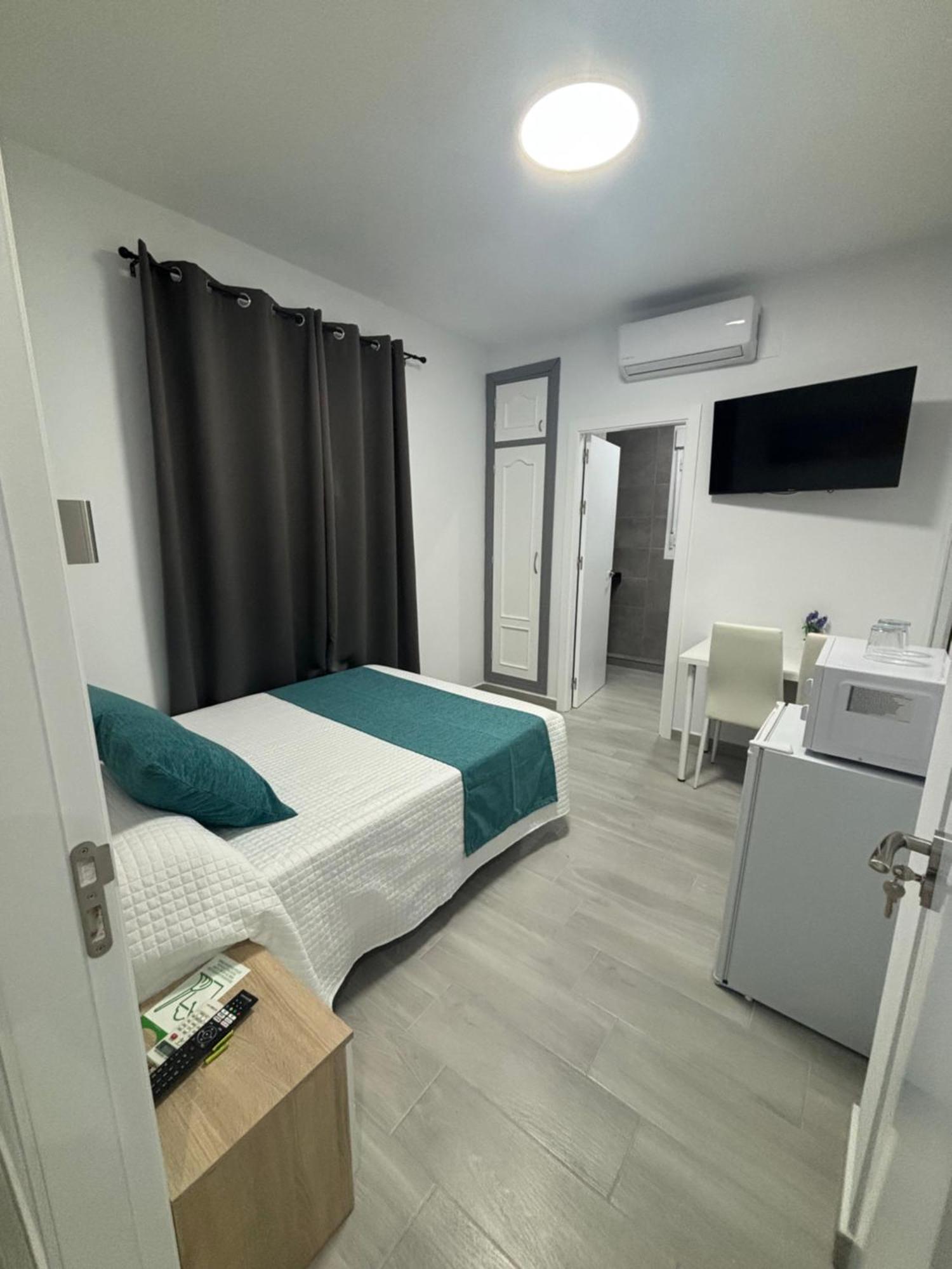 Hostal Los Mellizos โกนิล เด ลาฟรอนเตรา ภายนอก รูปภาพ