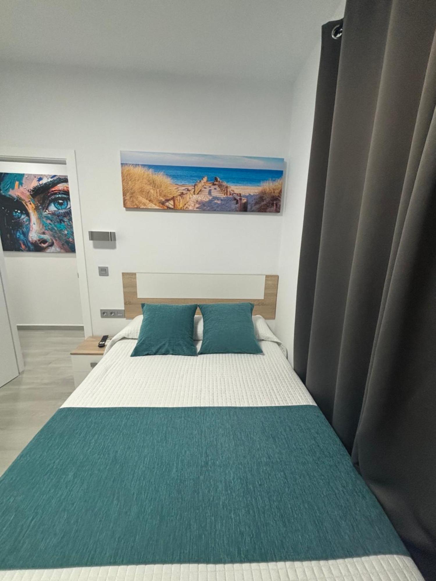 Hostal Los Mellizos โกนิล เด ลาฟรอนเตรา ภายนอก รูปภาพ