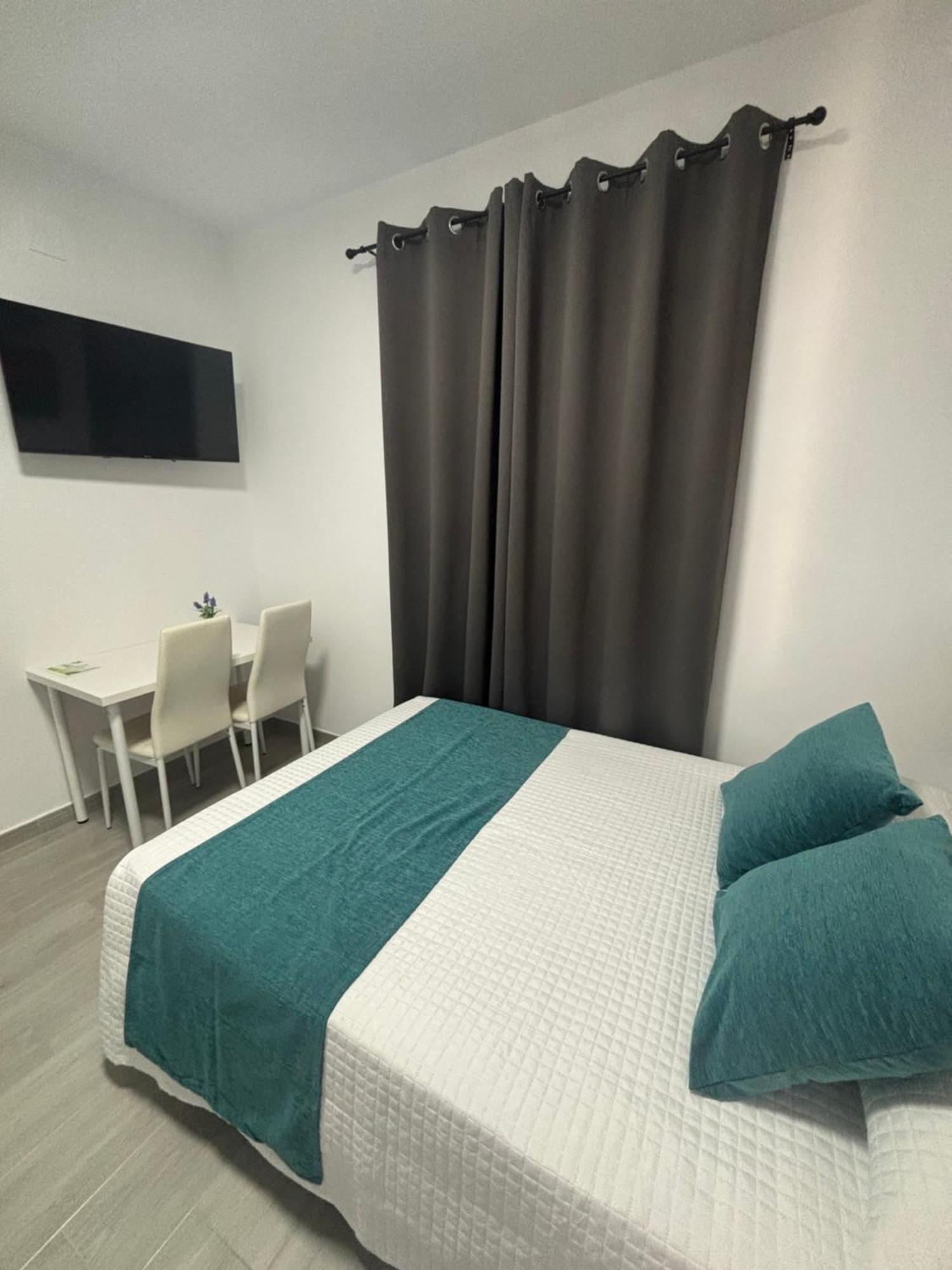 Hostal Los Mellizos โกนิล เด ลาฟรอนเตรา ภายนอก รูปภาพ