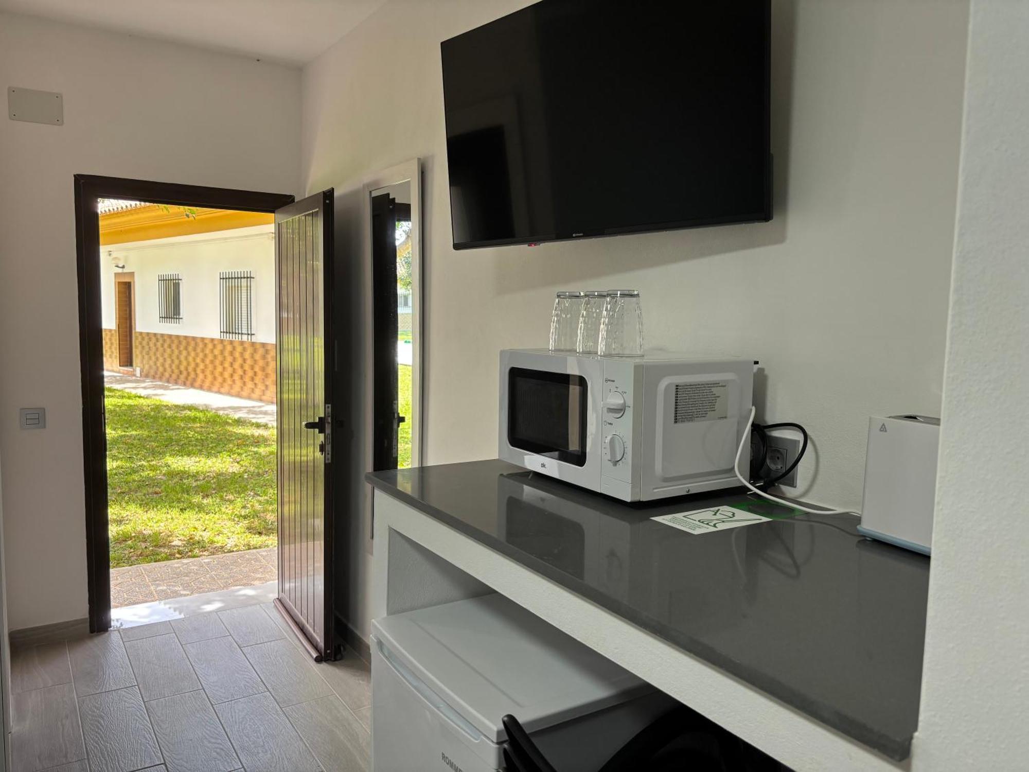 Hostal Los Mellizos โกนิล เด ลาฟรอนเตรา ภายนอก รูปภาพ
