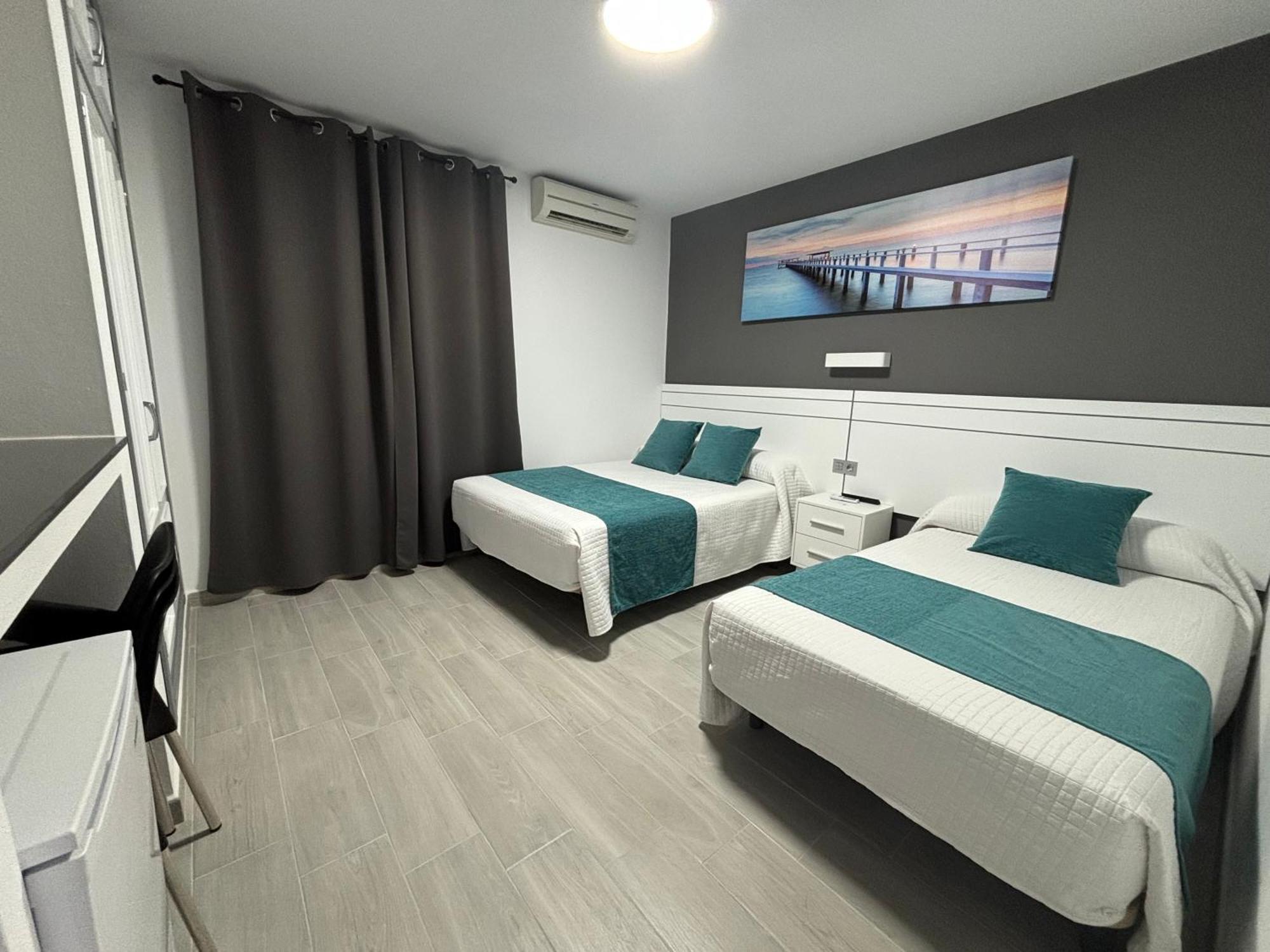Hostal Los Mellizos โกนิล เด ลาฟรอนเตรา ภายนอก รูปภาพ