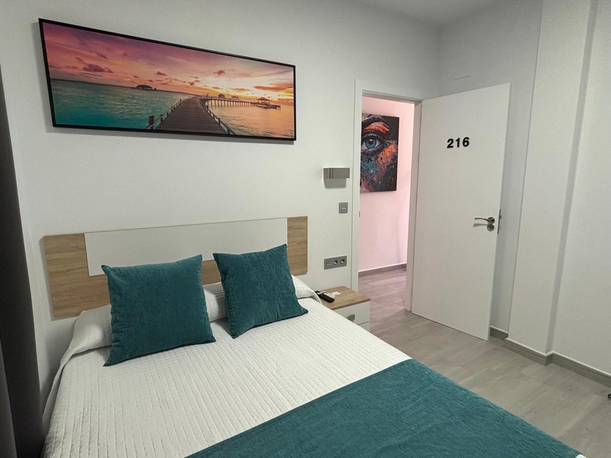 Hostal Los Mellizos โกนิล เด ลาฟรอนเตรา ภายนอก รูปภาพ