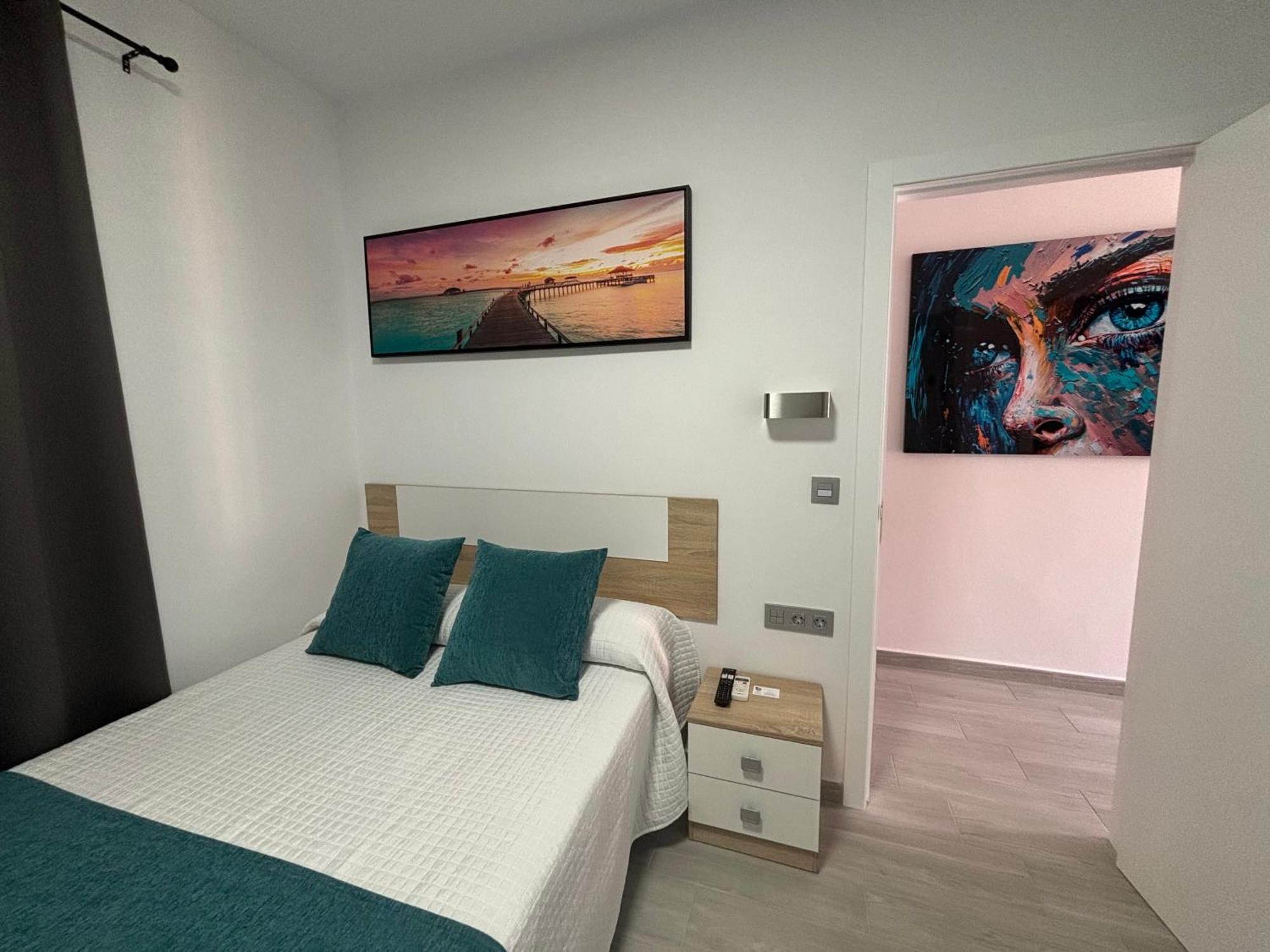 Hostal Los Mellizos โกนิล เด ลาฟรอนเตรา ภายนอก รูปภาพ