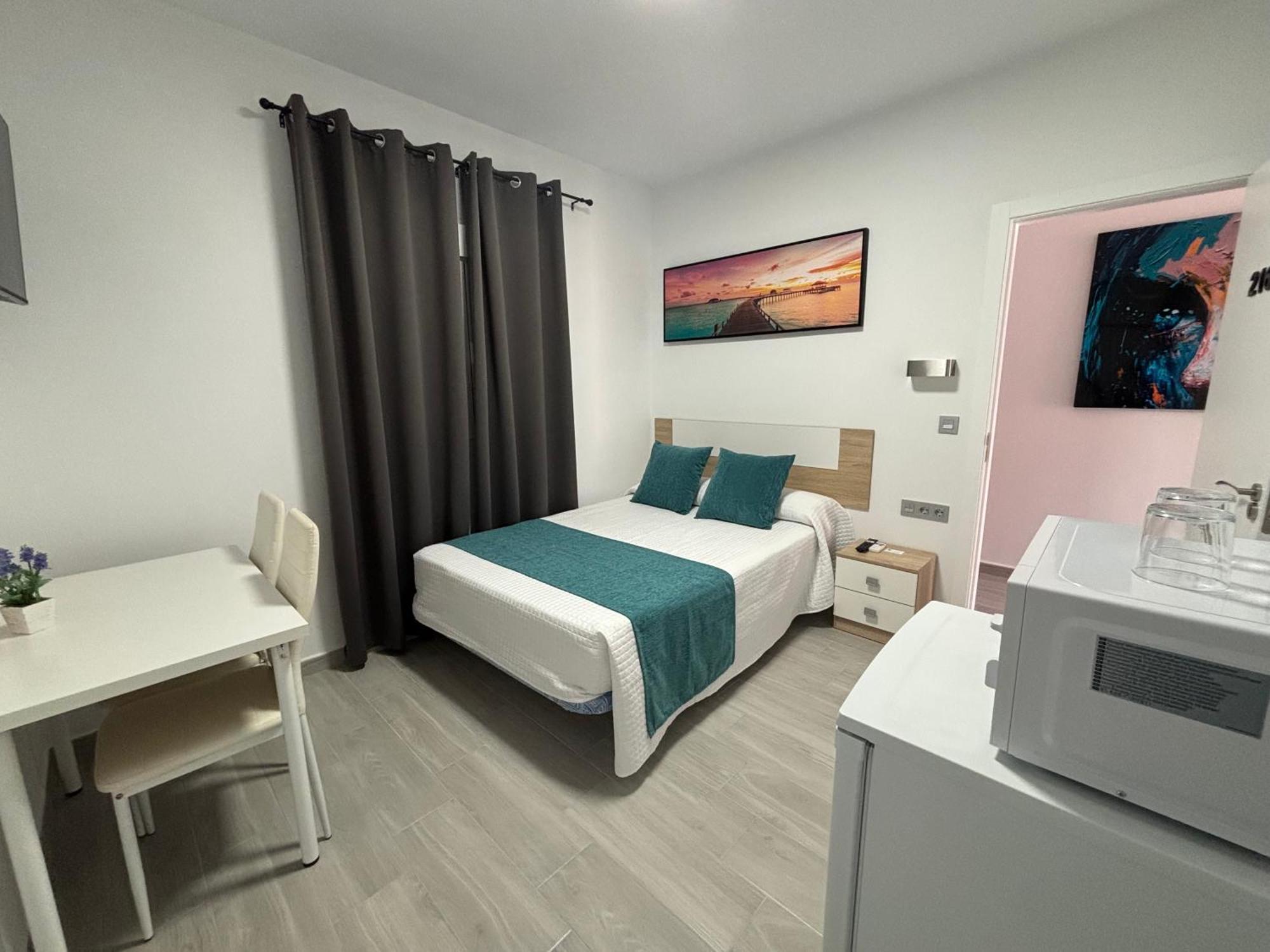 Hostal Los Mellizos โกนิล เด ลาฟรอนเตรา ภายนอก รูปภาพ