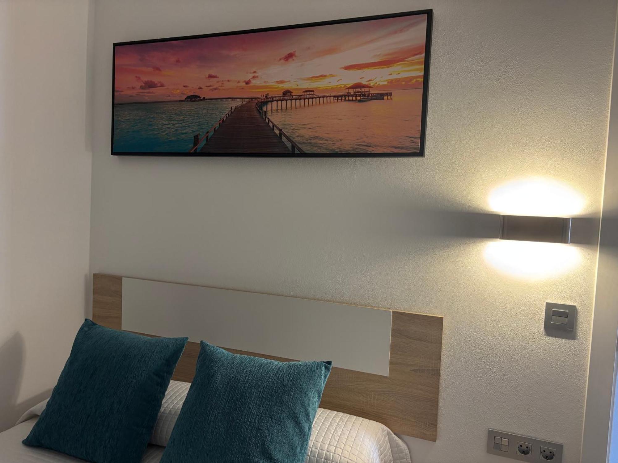 Hostal Los Mellizos โกนิล เด ลาฟรอนเตรา ภายนอก รูปภาพ