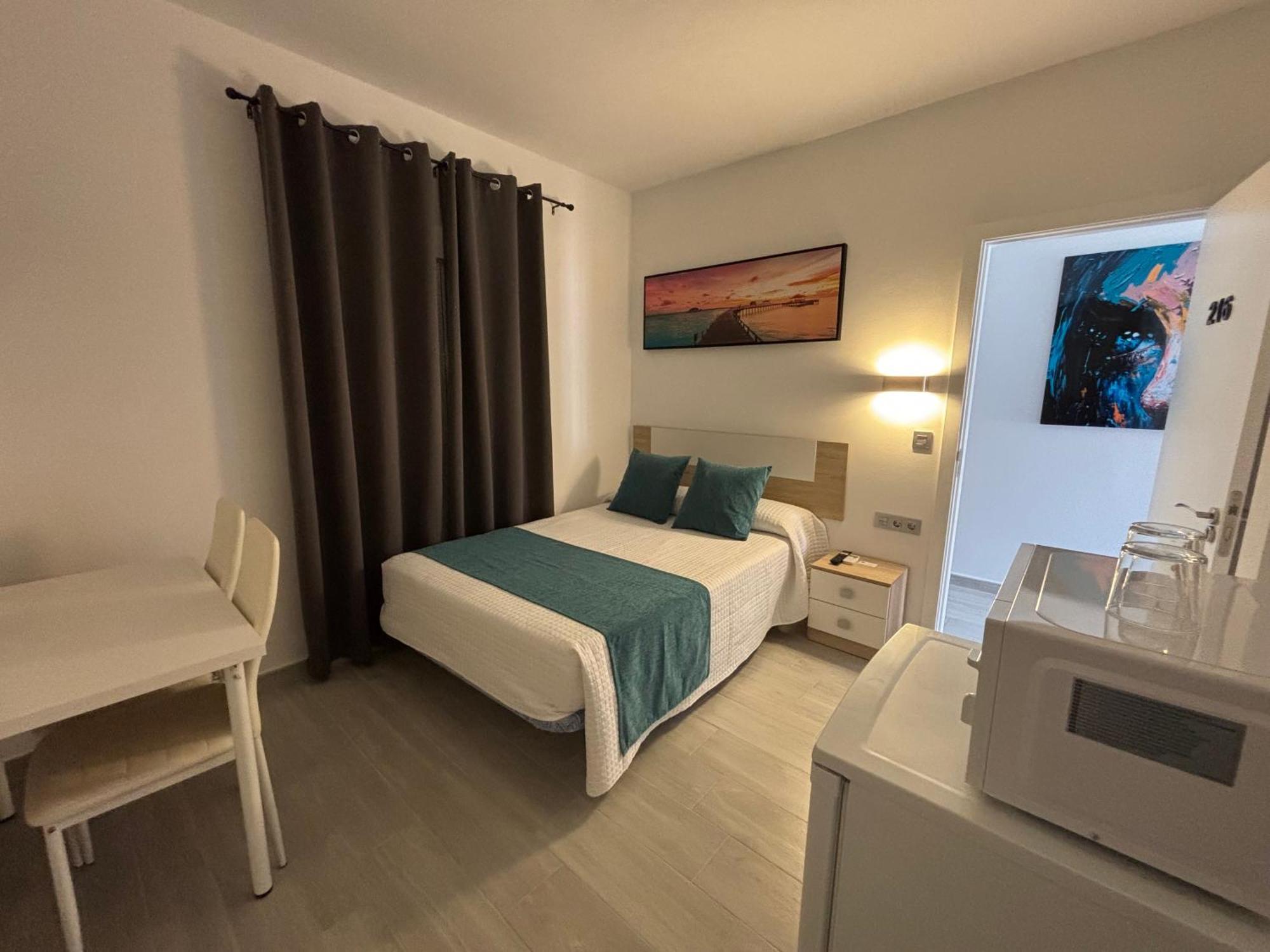 Hostal Los Mellizos โกนิล เด ลาฟรอนเตรา ภายนอก รูปภาพ