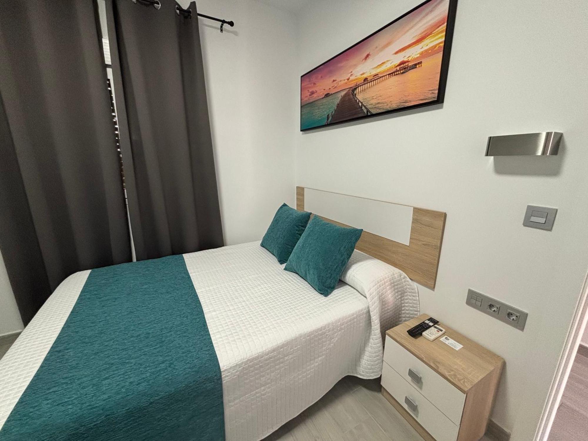 Hostal Los Mellizos โกนิล เด ลาฟรอนเตรา ภายนอก รูปภาพ